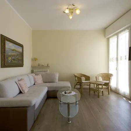 Elegante Al Centro Storico Apartamento Torri Del Benaco
