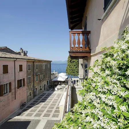 Elegante Al Centro Storico Torri Del Benaco