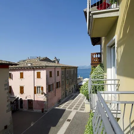 Apartment Elegante Al Centro Storico Torri Del Benaco