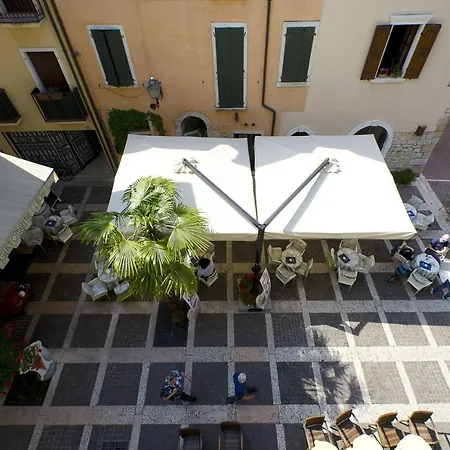 Elegante Al Centro Storico Torri Del Benaco